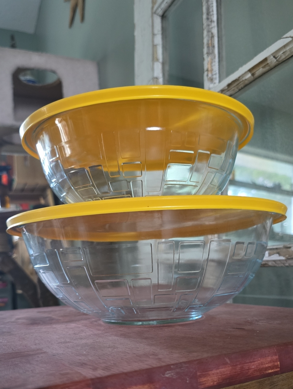 Pyrex Brick Pattern Mixing Bowls Set - Picture 2 of 6